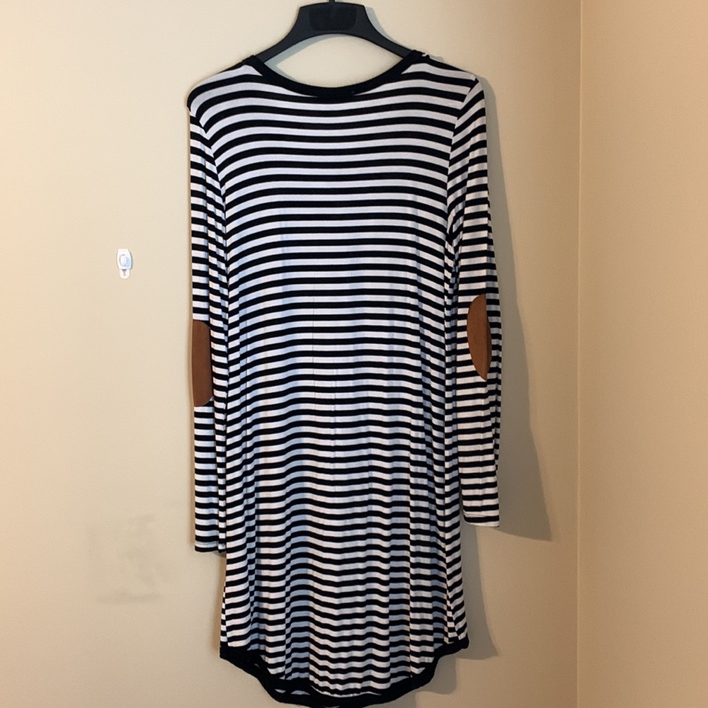 Black and White Ovi dress - Picture 2 of 5
